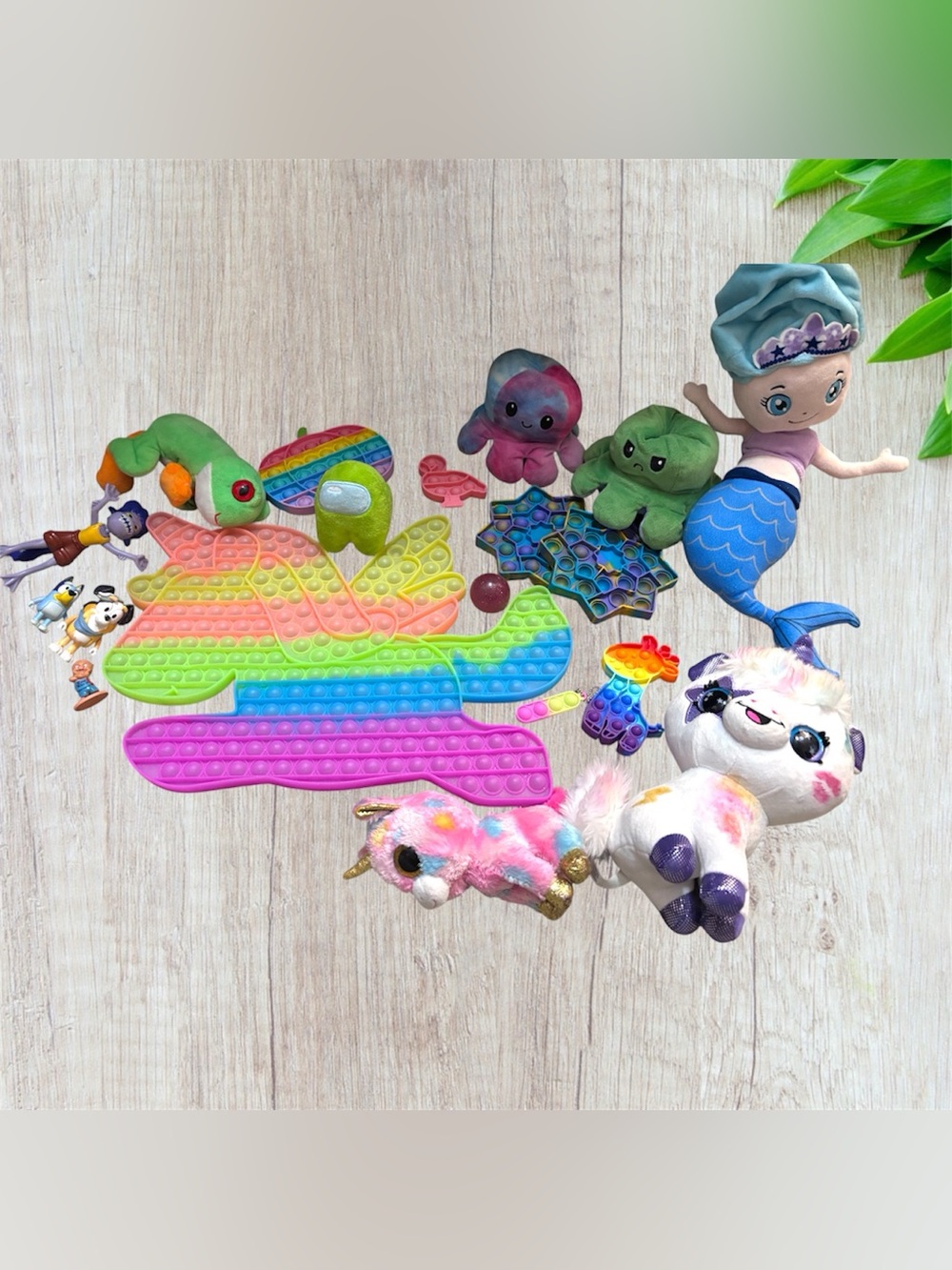 Assorted toy bundle